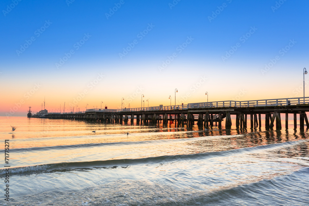 Fototapeta premium Sunrise at Baltic sea in Sopot, Poland