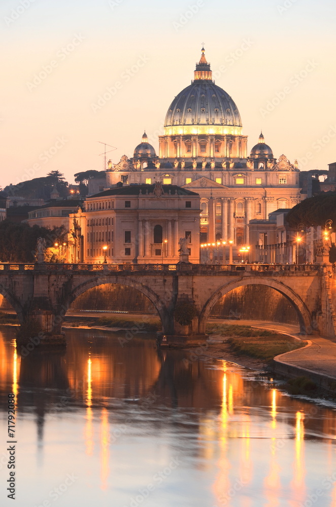 Obraz premium Malowniczy widok bazyliki św. Piotra nad Tybrem w Rzymie 