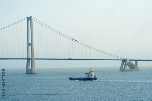 Europabrücke mit Boot © as_design