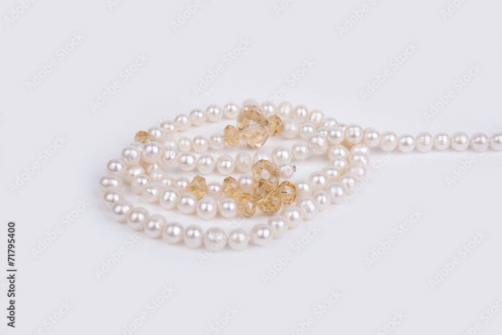Beautiful pearls in a studio (background, wallpaper) Beautiful pearls in a studio (background, wallpaper)