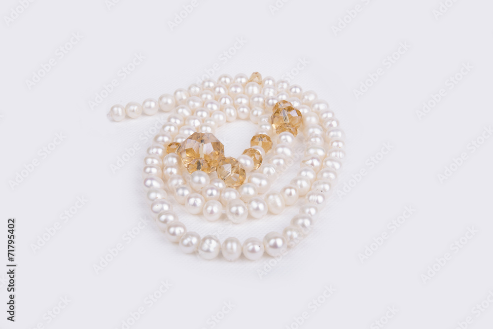 Beautiful pearls in a studio (background, wallpaper) Beautiful pearls in a studio (background, wallpaper)