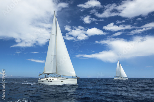 Sailing on the high seas. Luxury yachts. © De Visu
