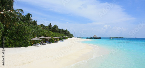 maldives, sea and sky © alfenny
