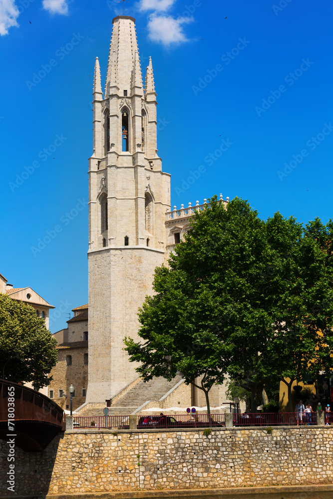  Collegiate Church from Onyar river. Girona