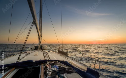 Obraz Żeglowanie do zachodu słońca