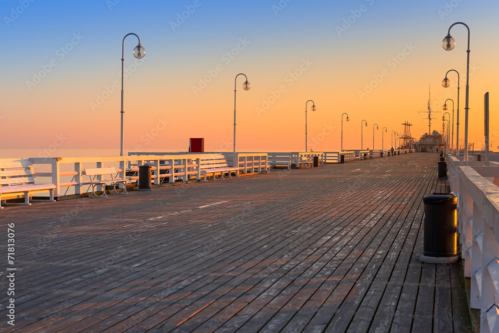 Fototapeta premium Wschód słońca nad Morzem Bałtyckim w Sopocie