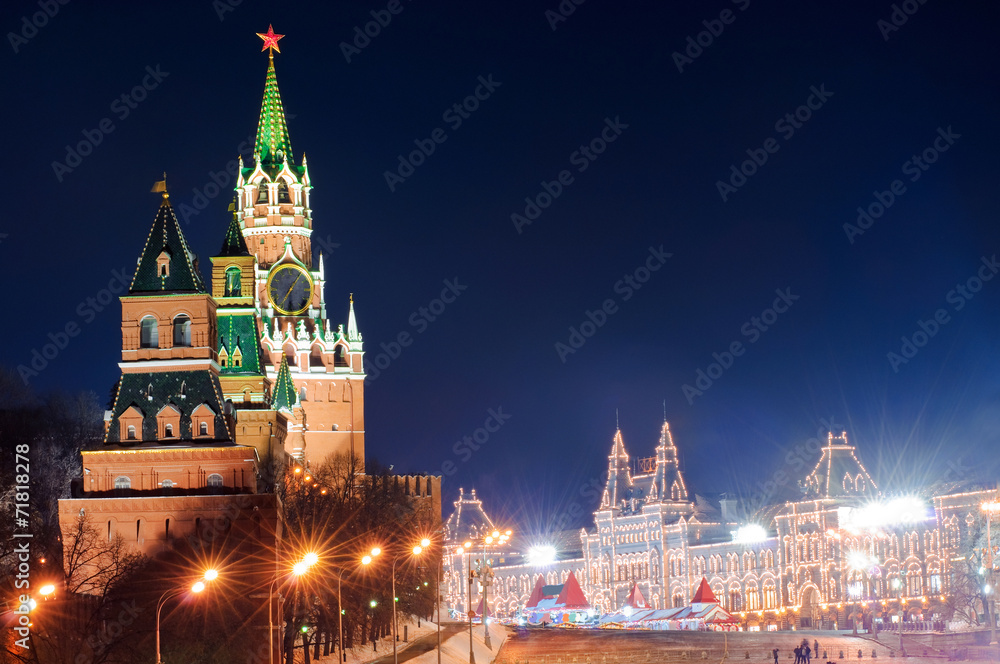 Spasskaya tower of Kremlin in red square, night view. Moscow, Ru