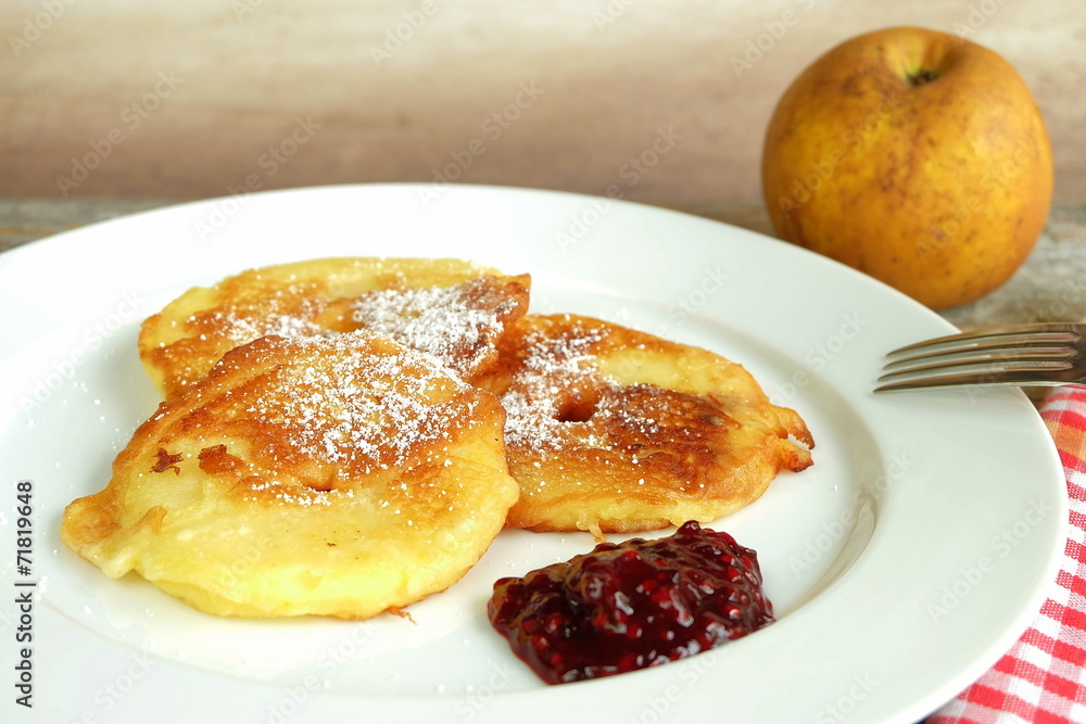 Apfelküchle Stock-Foto | Adobe Stock