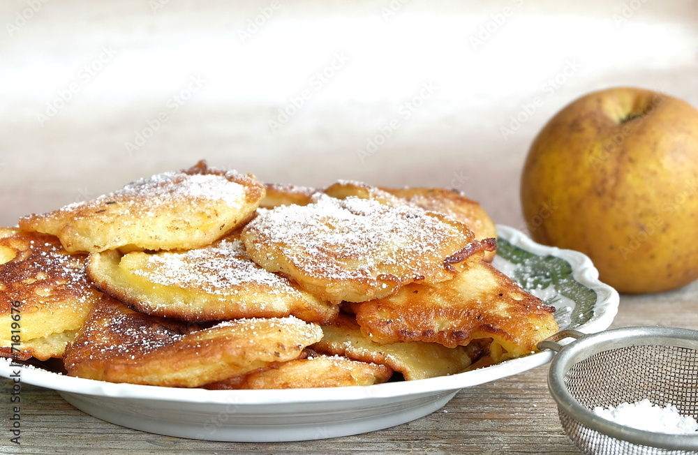 Apfelküchle StockFoto Adobe Stock