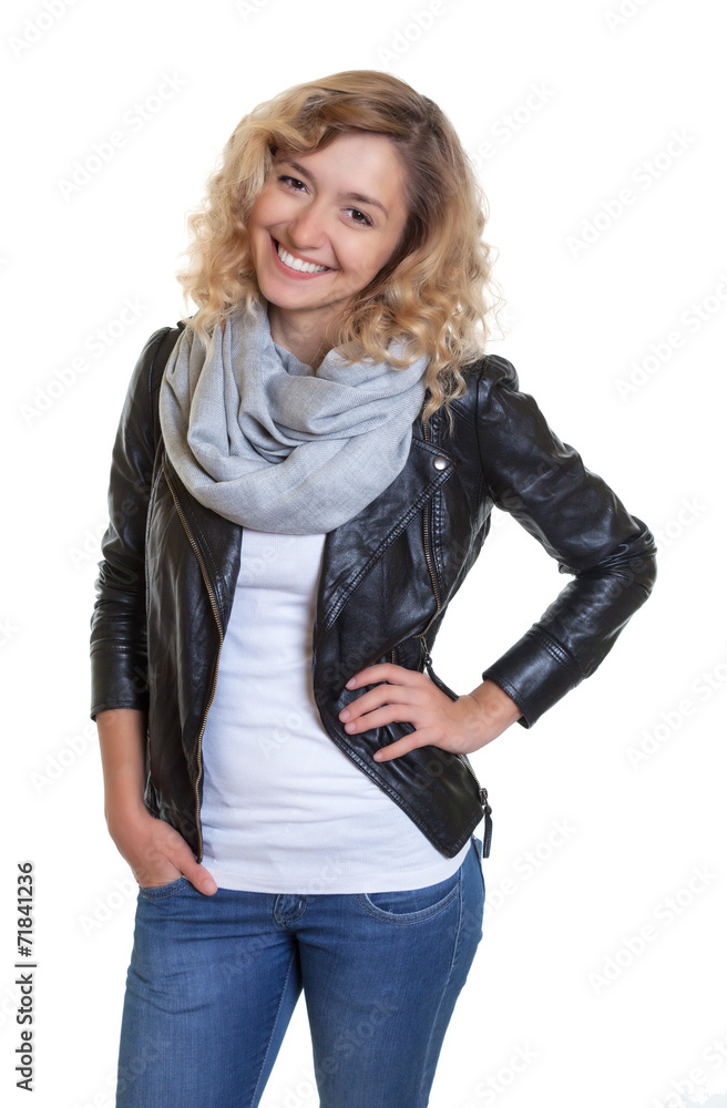 Lachende Frau mit blonden Locken und Lederjacke Lachende Frau mit blonden Locken und Lederjacke