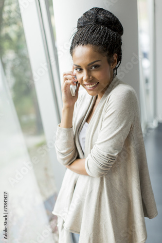 Pretty young woman talking ...