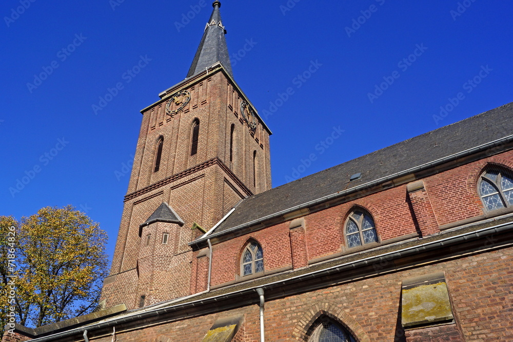 St. Hubertuskirche in WILLICH-SCHIEFBAHN St. Hubertuskirche in WILLICH-SCHIEFBAHN