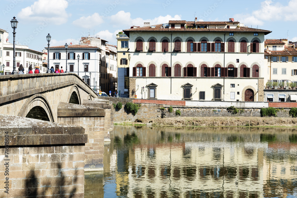 Fototapeta premium Houses and river Arno Florence