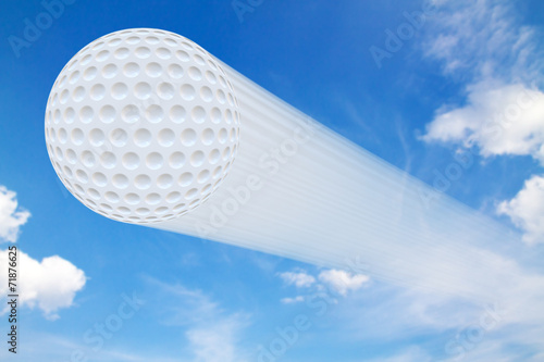 Fliegender Golfball photo