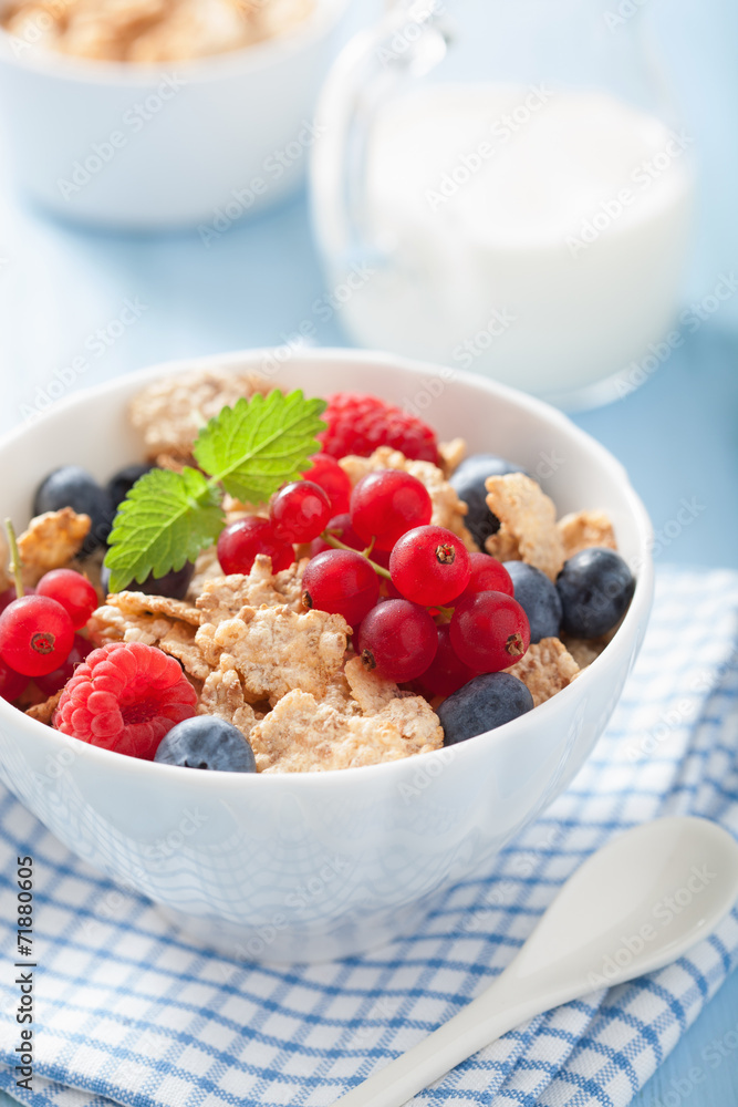 healthy breakfast with cornflakes and berry healthy breakfast with cornflakes and berry