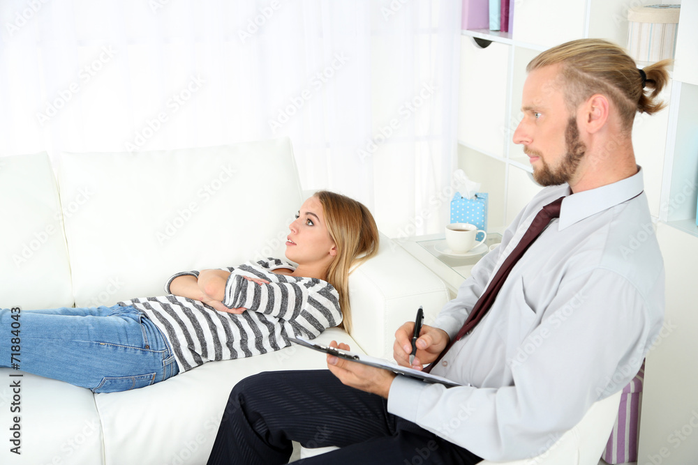 Obraz premium Young girl on reception at psychologist