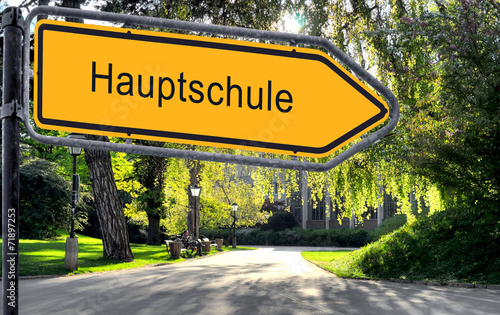 Strassenschild 25 - Hauptschule