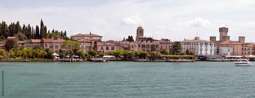 Fototapeta premium scenic lago di Garda - Sirmione, Italy