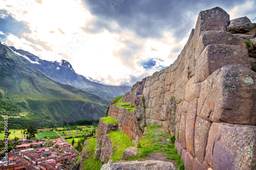 Obraz na plátně Ollantaytambo, old Inca fortress in the Sacred Valley in the And
