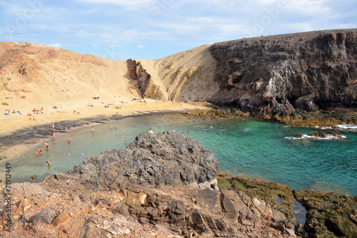 playa de papagayo en lanzarote © uzkiland