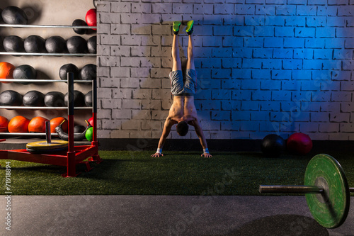 Obraz na płótnie Handstand push-up man workout at gym
