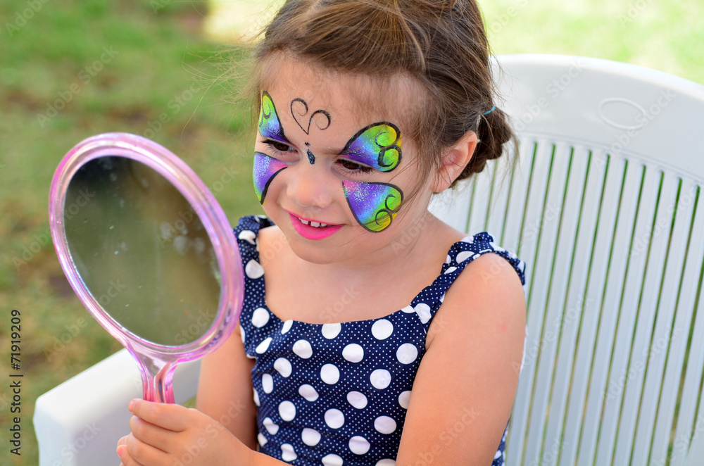 Fototapeta premium Little girl getting her face painted