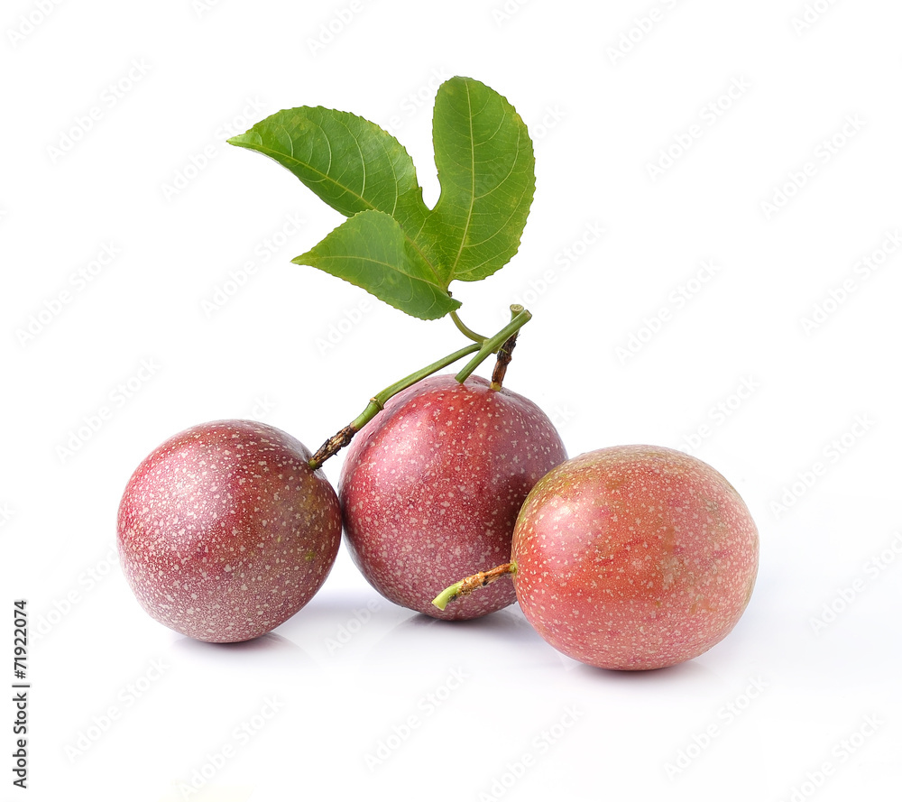 Fototapeta premium Passion fruit isolated on white background