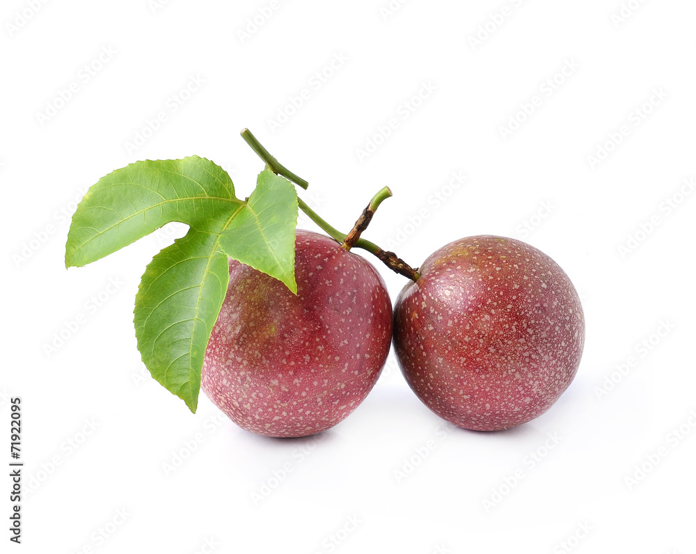 Fototapeta premium Passion fruit isolated on white background