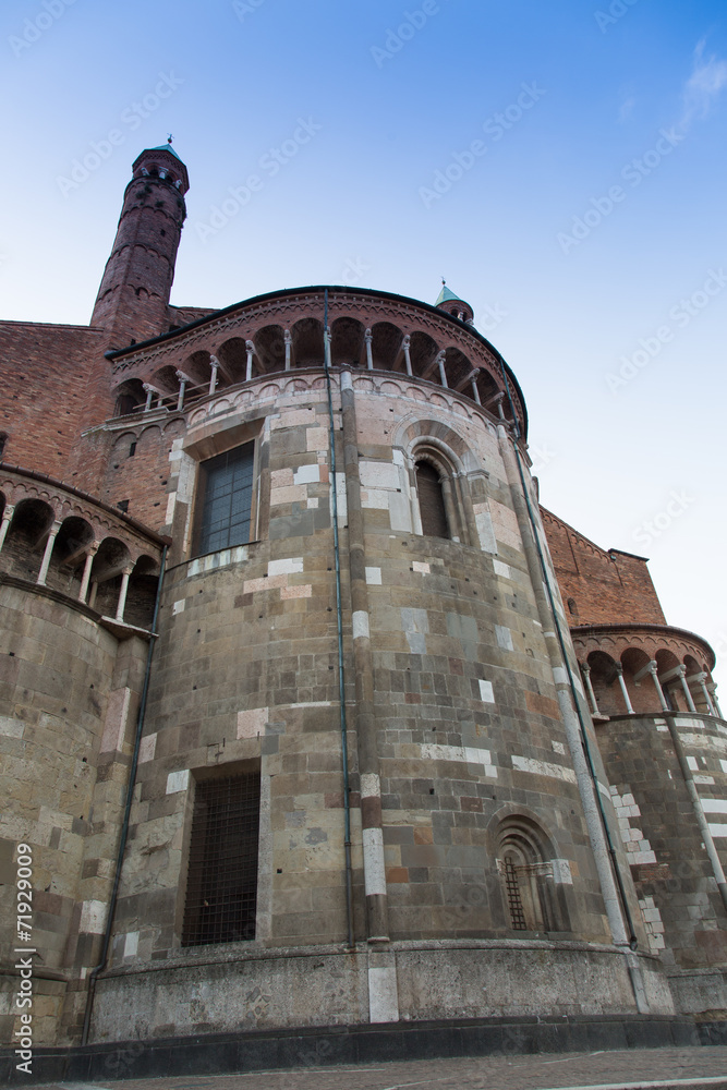 the majestic cathedral that you can visit in the city of cremona