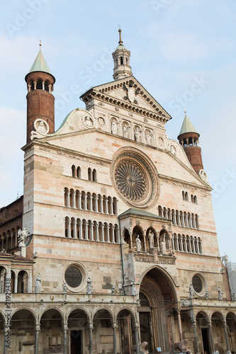 the majestic cathedral that you can visit in the city of cremona