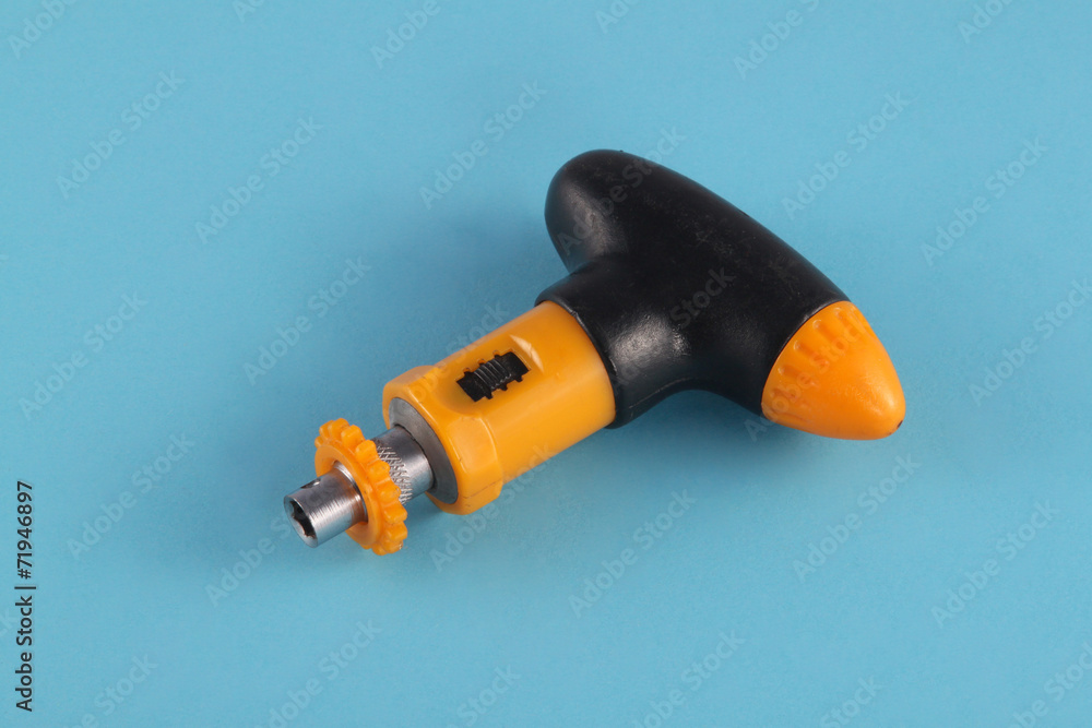Handel used for holding assorted screw driver bits. Handel used for holding assorted screw driver bits.