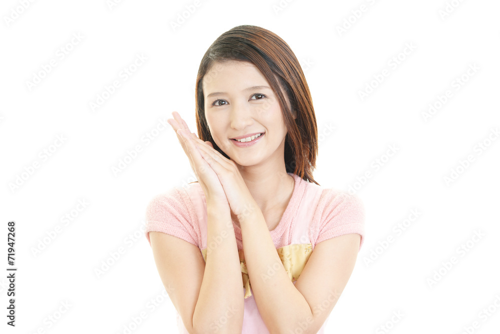 エプロンを着た笑顔の女性 エプロンを着た笑顔の女性
