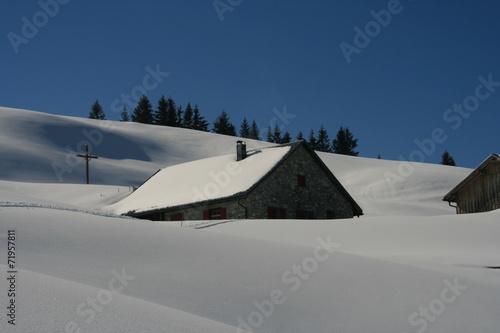 Winterlandschaft mit Almhütten © Wolfgang Berroth