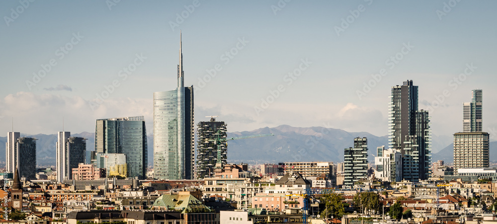 Fototapeta premium Mediolan (Włochy), panorama z nowymi drapaczami chmur
