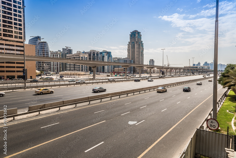 Naklejka premium Dubai Sheikh Zayed Road