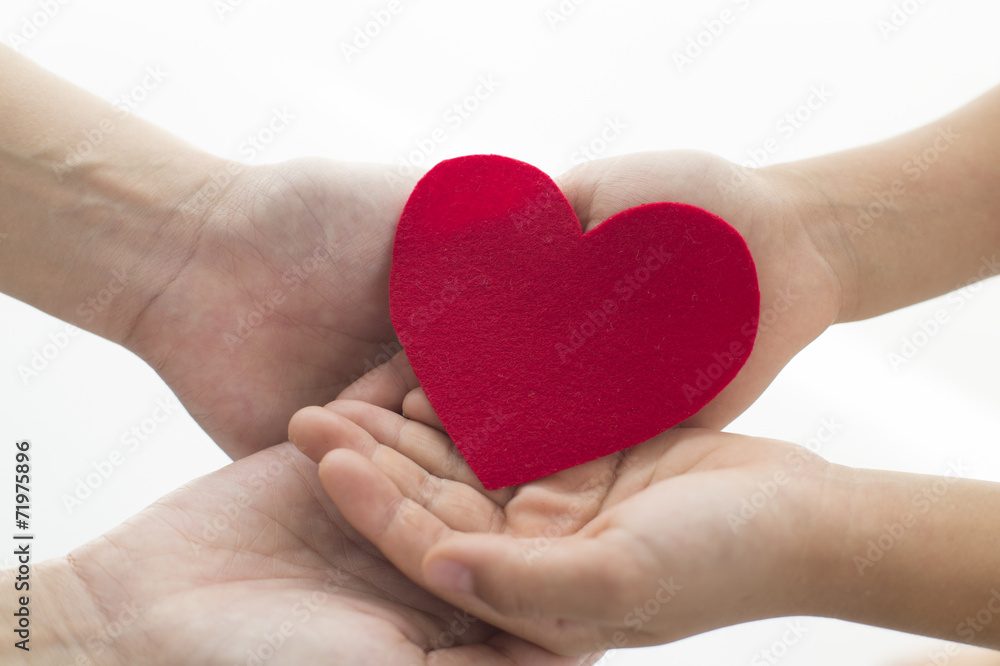 Hands of the mother and child to pass those heart-shaped Hands of the mother and child to pass those heart-shaped