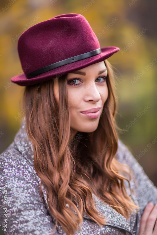 Young beautiful girl fashion shot / Autumn scene Young beautiful girl fashion shot / Autumn scene