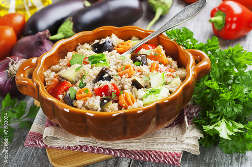 Pilaf made ​​of wheat grains and vegetables