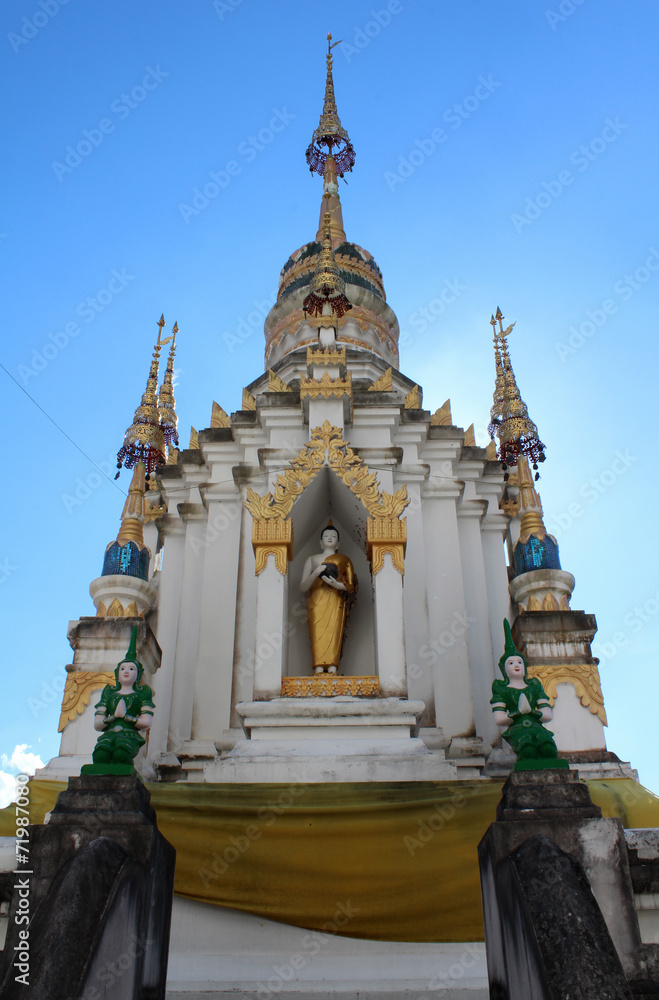 Fototapeta premium Old white chedi.