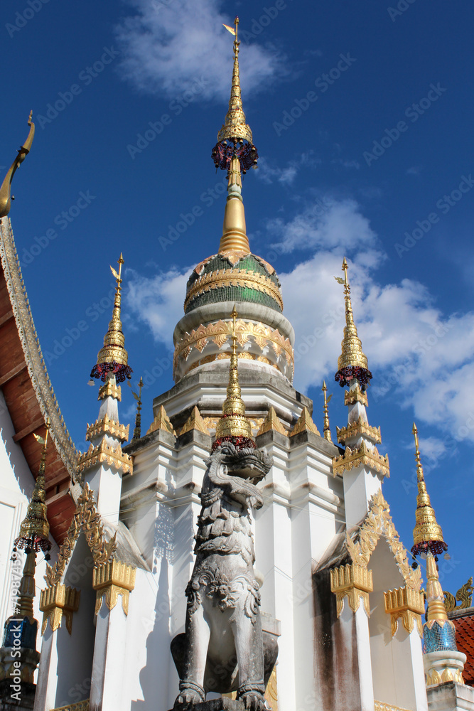 Fototapeta premium Old white chedi.