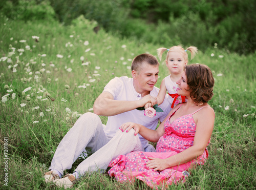 happy family outdoors © Maya Kruchancova