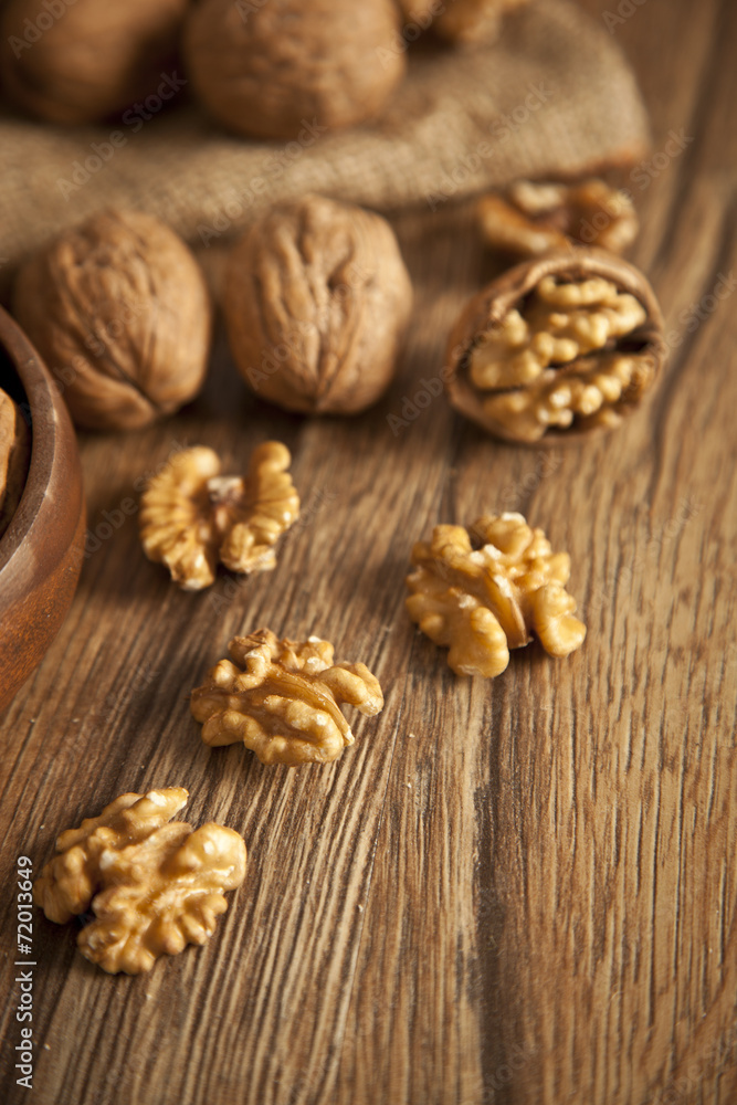 Walnut kernels and whole walnuts Walnut kernels and whole walnuts
