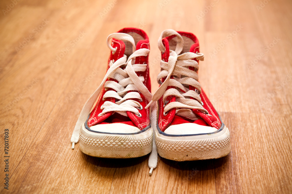 Красные кеды