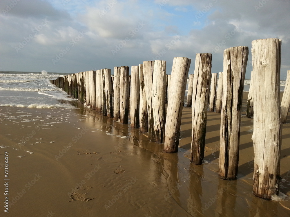 Wellenbrecher am Strand von Domburg Wellenbrecher am Strand von Domburg