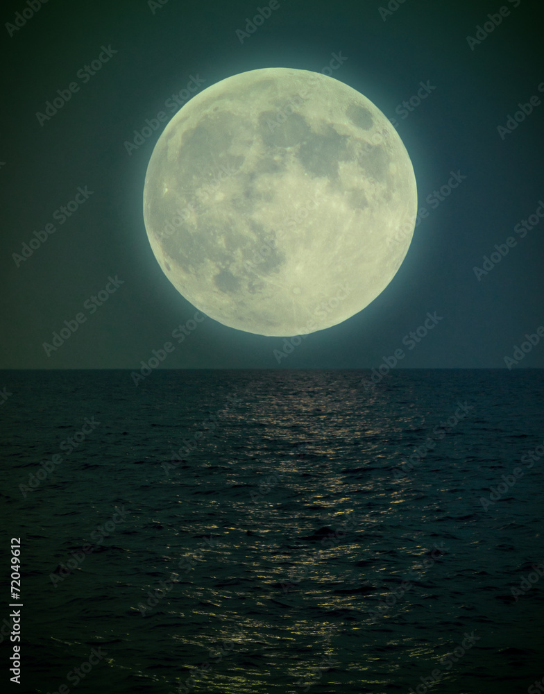Full moon under the see