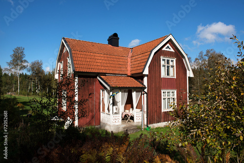 Wallpaper Mural typisches rotes Holzhaus in Schweden Skandinavien Torontodigital.ca