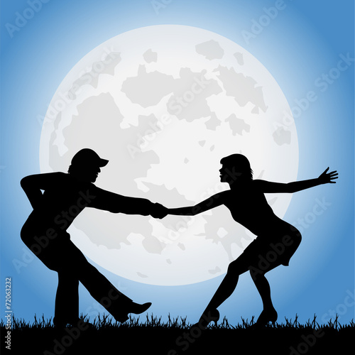 coppia di ballerini sotto la luna piena