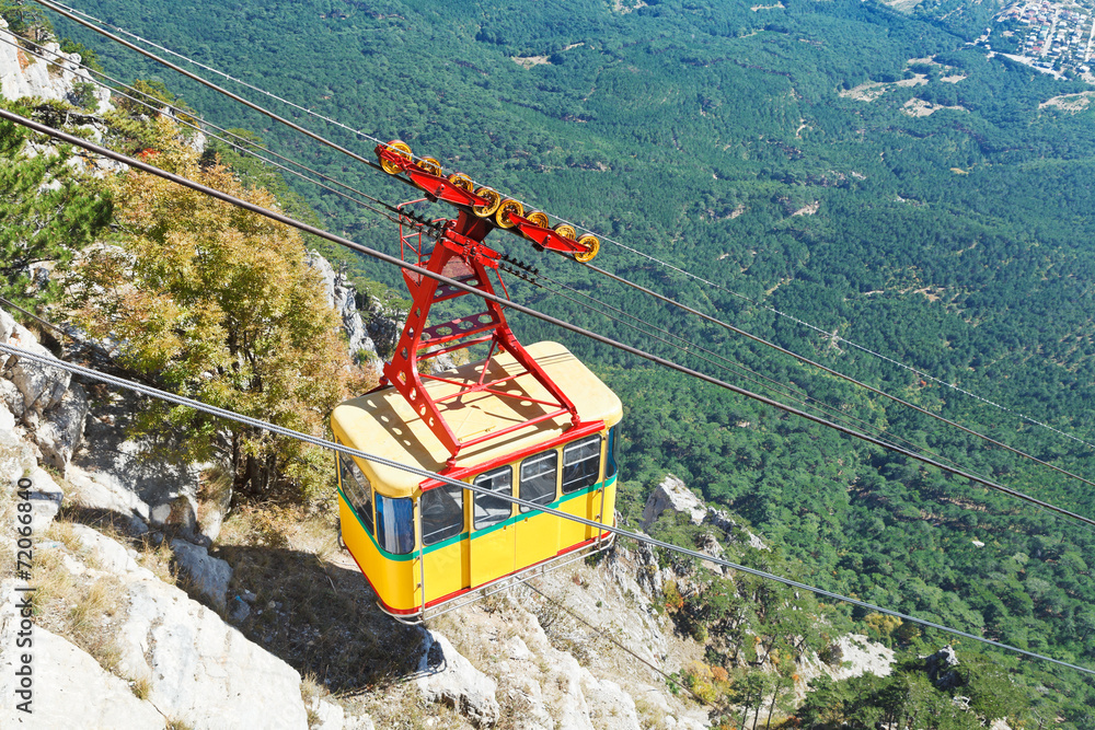 Obraz premium Cableway Miskhor - Ai-Petri in Crimea