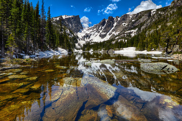 Fotobehang Natuurpark Dream Lake in Rocky Mountains  © Nataliya Hora