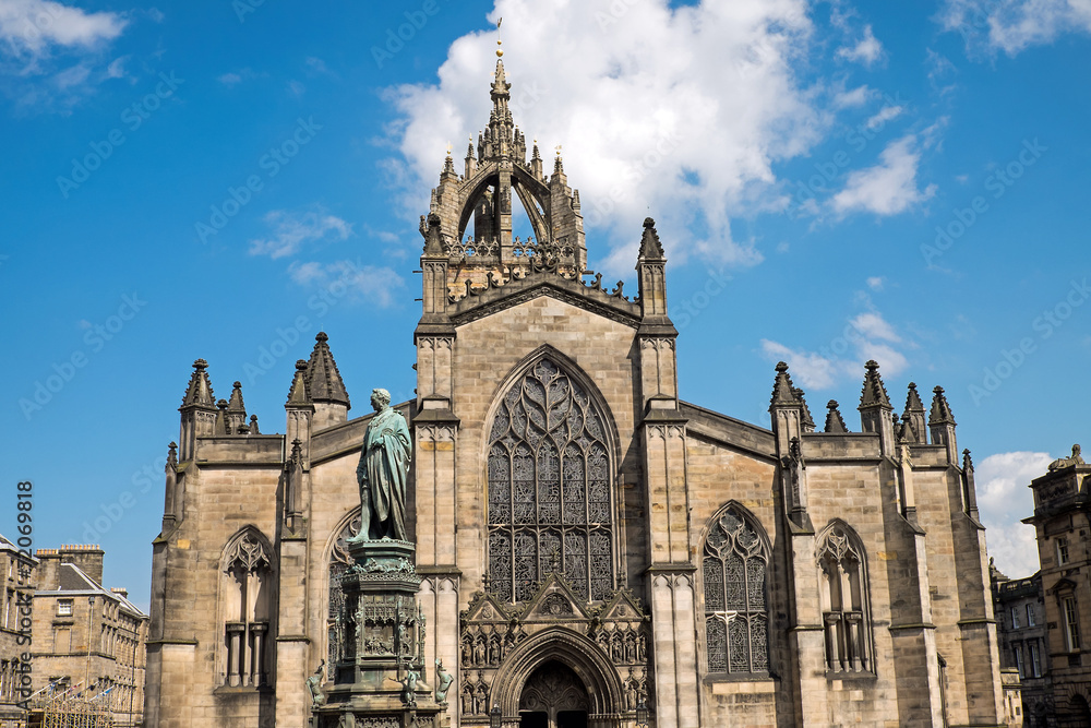 Fototapeta premium The St. Giles Cathedral in Edinburgh, Scotland